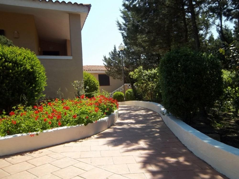 Hotel 3 Botti Baja Sardinia Exterior photo