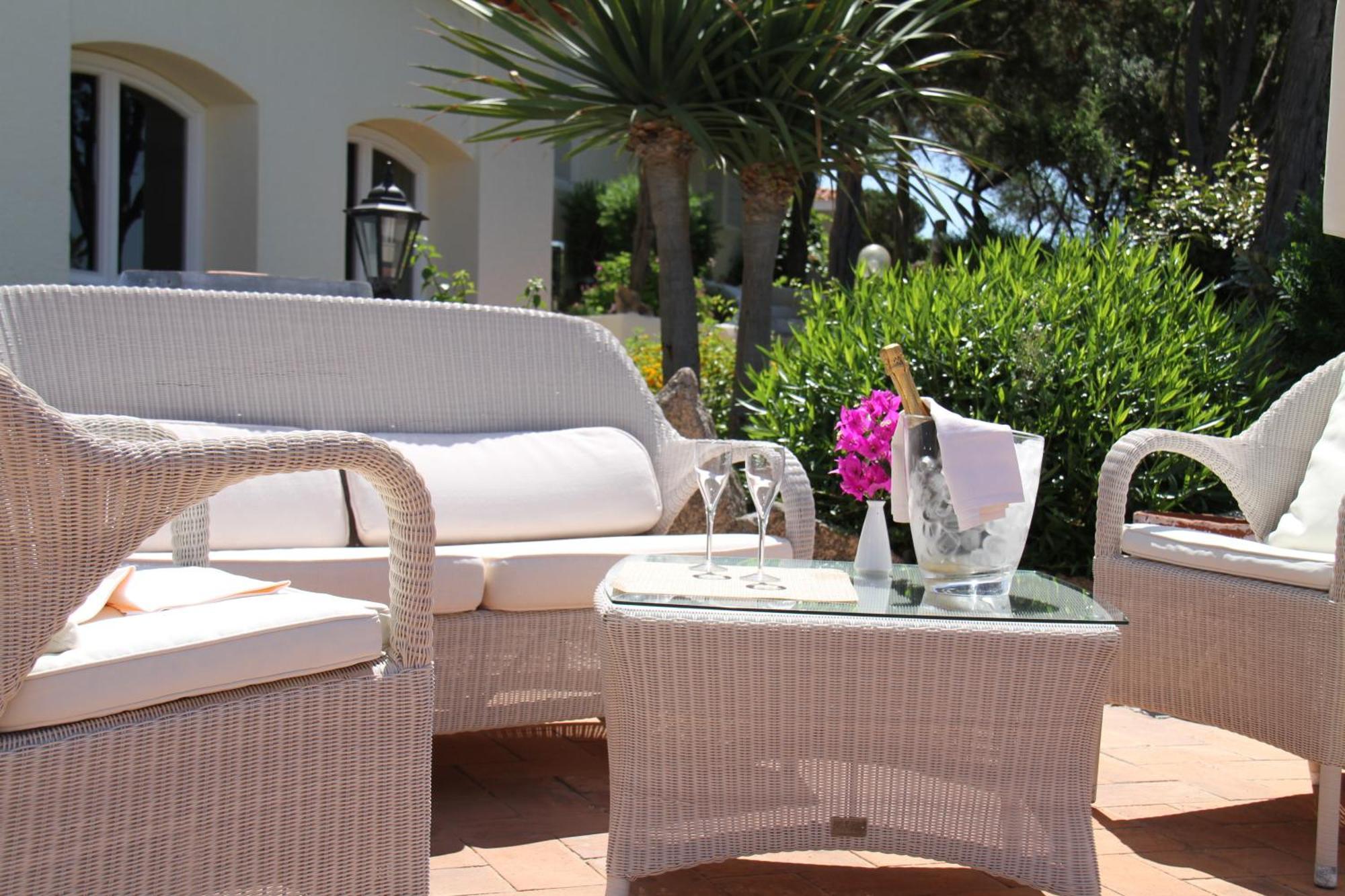 Hotel 3 Botti Baja Sardinia Exterior photo