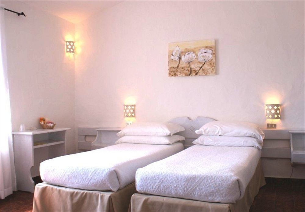 Hotel 3 Botti Baja Sardinia Exterior photo