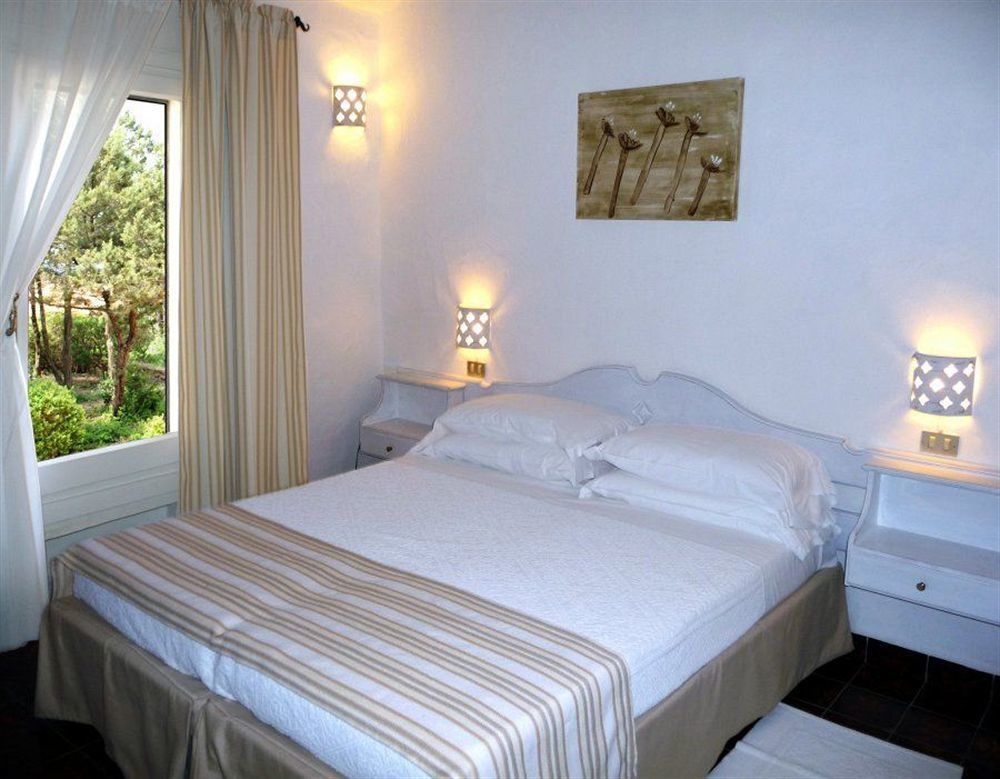 Hotel 3 Botti Baja Sardinia Exterior photo